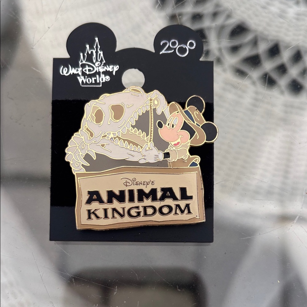 Disney Animal Kingdom Mickey Dinosaur Skull Gold Black Enamel Brooch